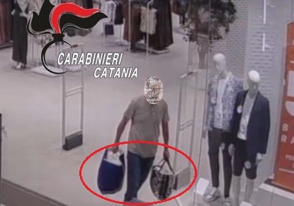  Furti nei centri commerciali di Siracusa e Catania, denunciati due venditori ambulanti