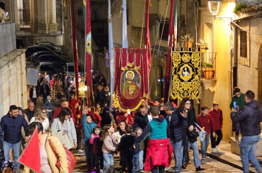  La cittadina che resiste ad Halloween, a Palazzolo vigilia di Ognissanti con le varette