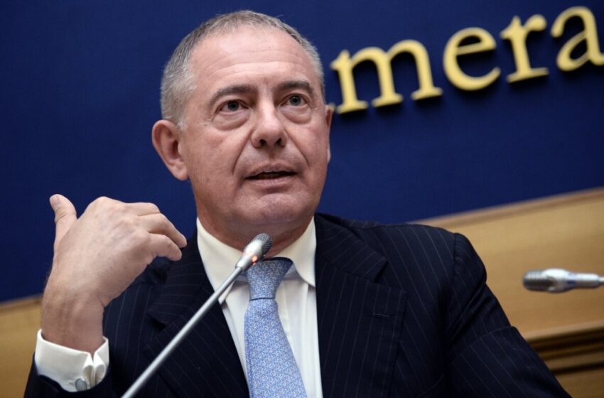  Isab, il ministro Urso assicura: “Continuità produttiva, presidio strategico per l’Italia”