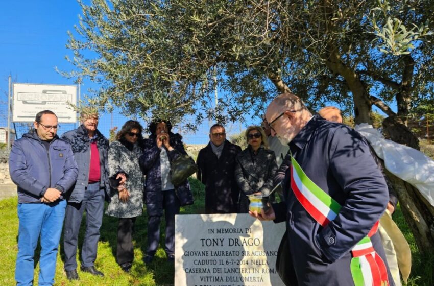  Palazzolo ricorda Tony Drago, svelata una targa in memoria. Il sindaco: “Verità e giustizia”