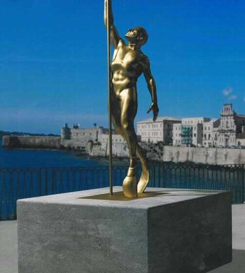  Ecco “La Risalita”, la scultura  per Largo della Gancia dedicata ad Enzo Maiorca