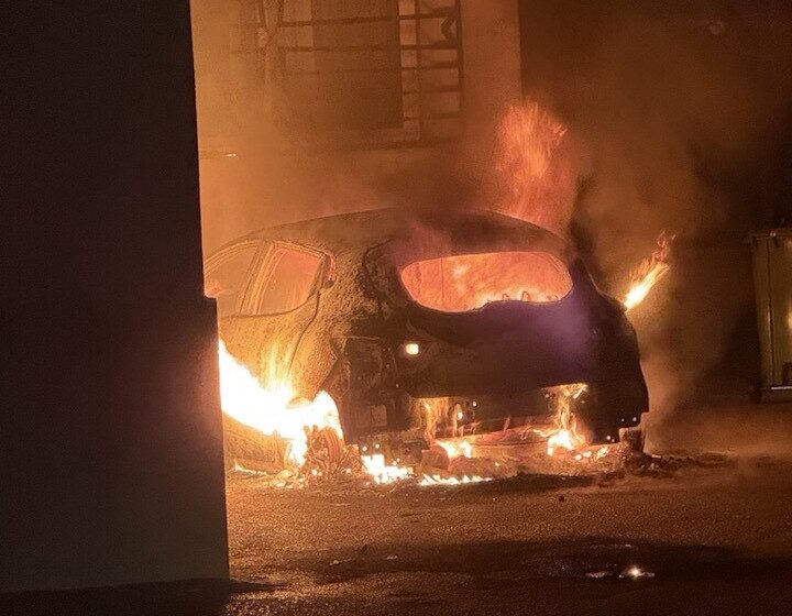  Incendiata l’auto del parroco della chiesa di San Francesco: “Notte da incubo a Francofonte”