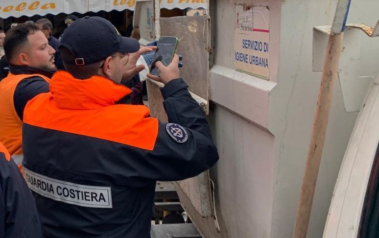  Ambulanti in piazza San Metodio: sequestrati 70 kg di pesce non tracciato