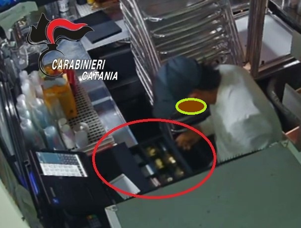  Furto in un distributore di carburante di Catania: denunciati due giovani floridiani