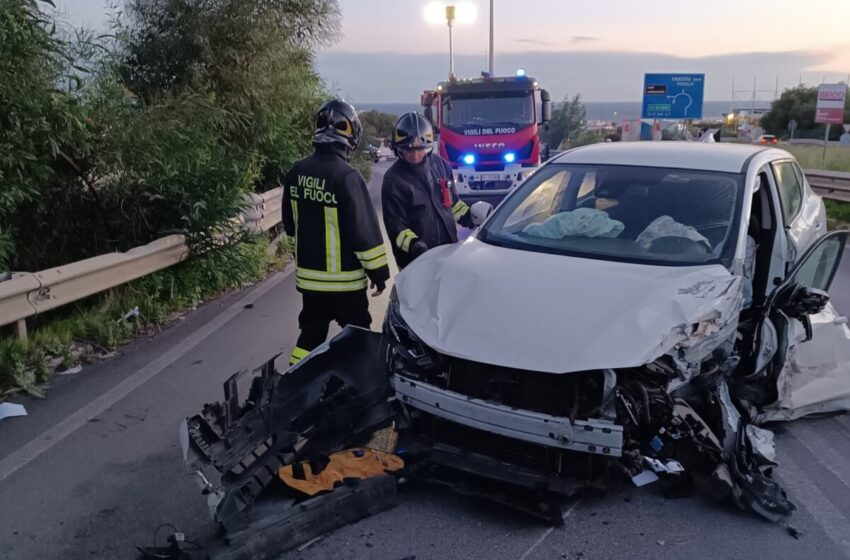  Scontro frontale in contrada Spalla, due feriti trasportati in ospedale