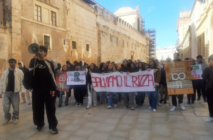  “No al trasferimento dell’istituto  Rizza”: studenti in piazza e sit-in davanti all’ex Provincia