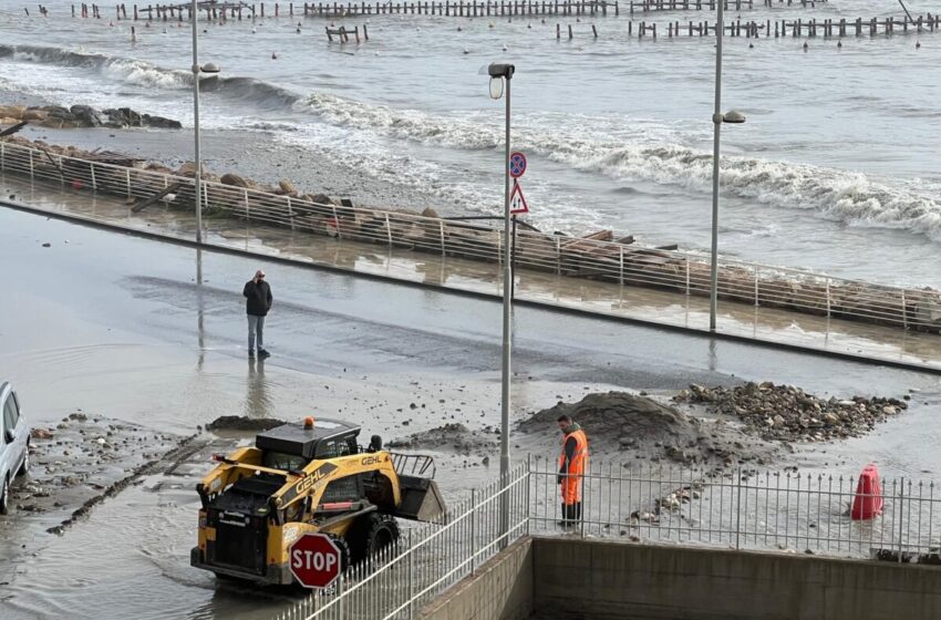  Tromba d’aria a Brucoli, allagamenti e danni alle strade: la difficile notte della Protezione Civile