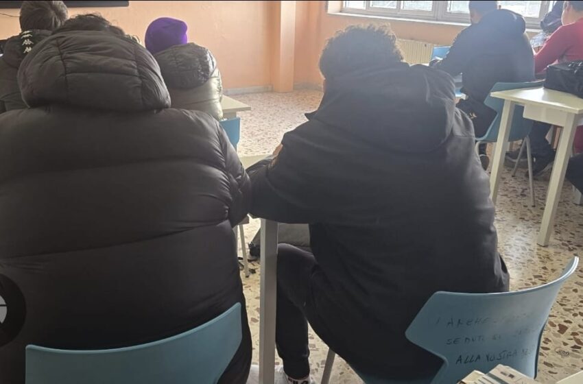  In classe in tenuta da neve, Gilistro (M5S): “I ragazzi rischiano la salute, pronto esposto in Procura”