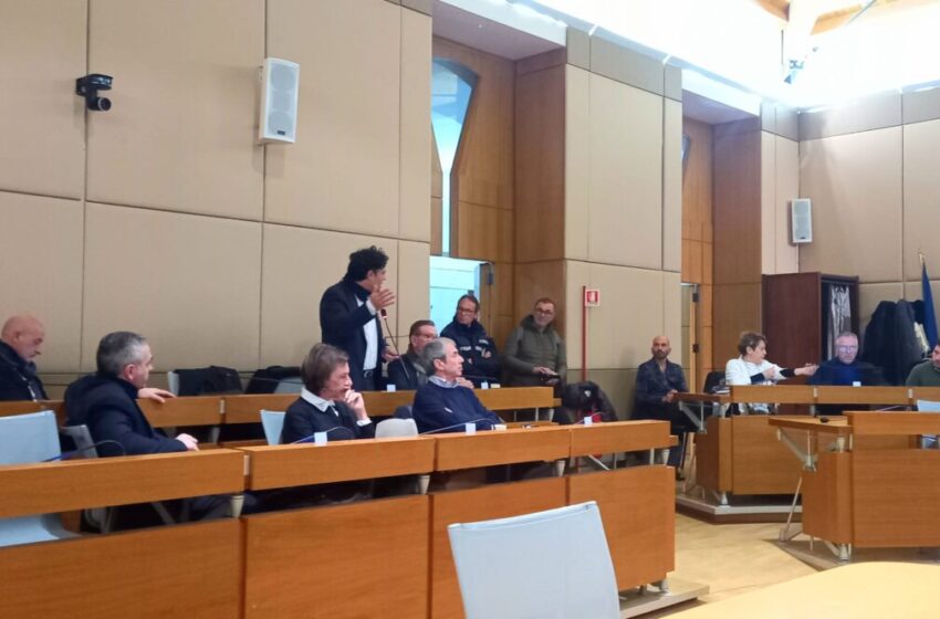  Tekra–RisAm, ok tutele per i lavoratori. L’opposizione avverte: “Troppe ombre, anche sui mezzi”