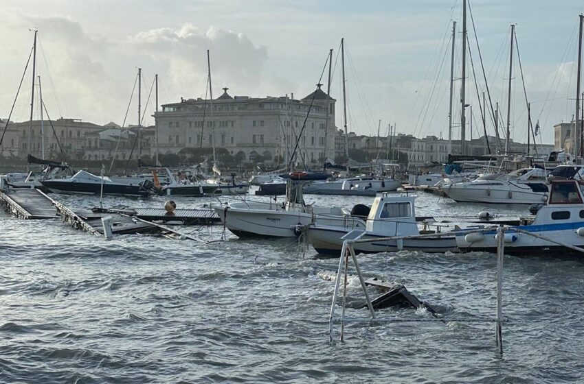  Ciclone Harry, danni al Porto Piccolo: distrutti i pontili. “Ripensare protezione”