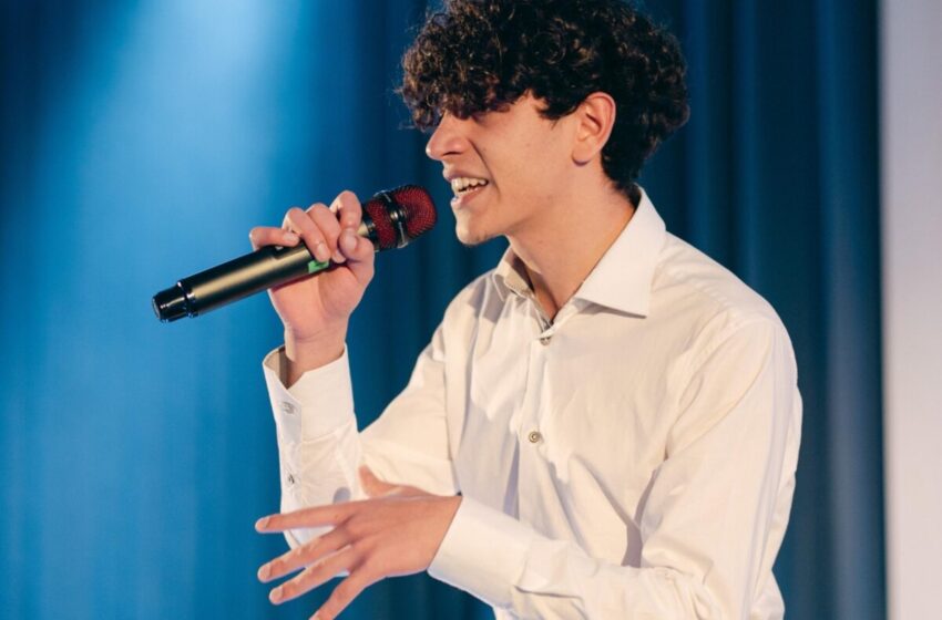  PianoBeta a Casa Sanremo: esibizione al Palafiori per il cantautore di Avola