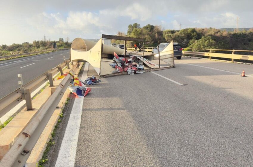  Incidente tra gli svincoli di Sortino e Melilli : furgone si ribalta a causa del vento