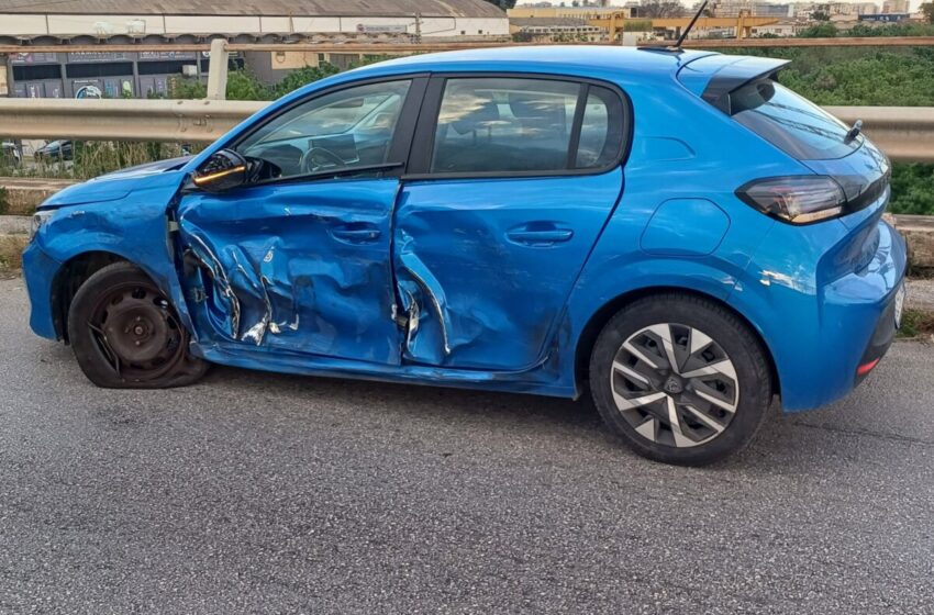  Urta un’auto e scappa, la Polizia Municipale lo trova e denuncia