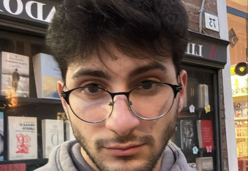  Emanuele, professore a 19 anni: “Mi scambiavano per studente, aiuto i giovani a credere in sé”