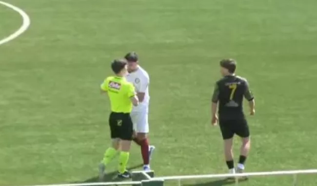  Arbitro aggredito a Rosolini, stangata del Giudice Sportivo: maxi squalifiche e campo chiuso
