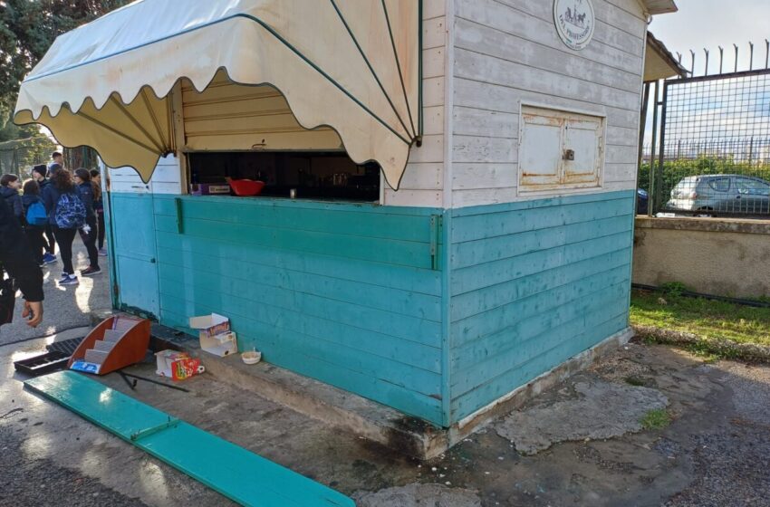  Vandali al Campo scuola, danni al chiosco bar e forzati i distributori di bevande