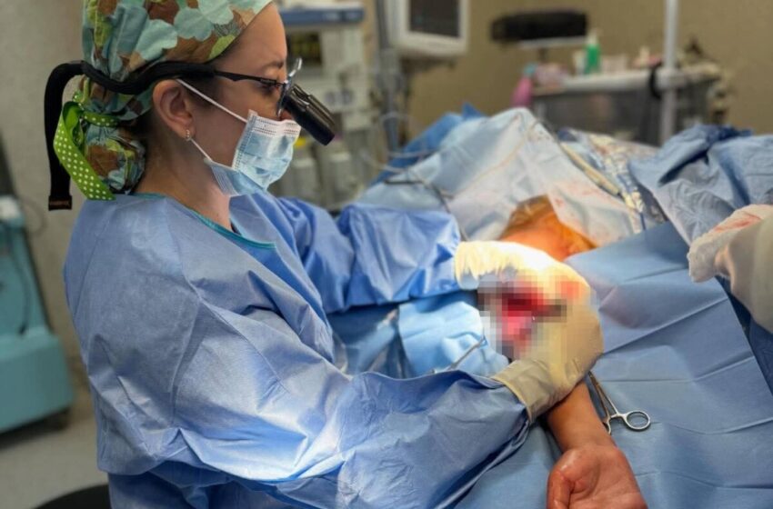  Tiziana Roggio è tornata a Gaza, la chirurga volontaria di Augusta continua la sua missione