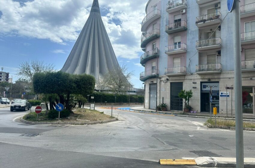  Viale Teocrito “liberato”, rimosso il cantiere: la viabilità torna ordinaria dopo mesi difficili