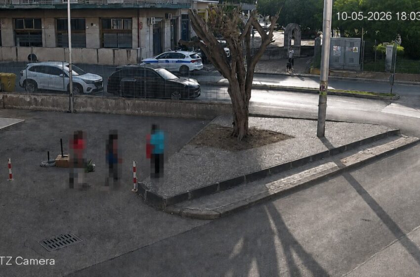  Furto di un’auto e di una bici elettrica, le telecamere ‘incastrano’ il presunto ladro