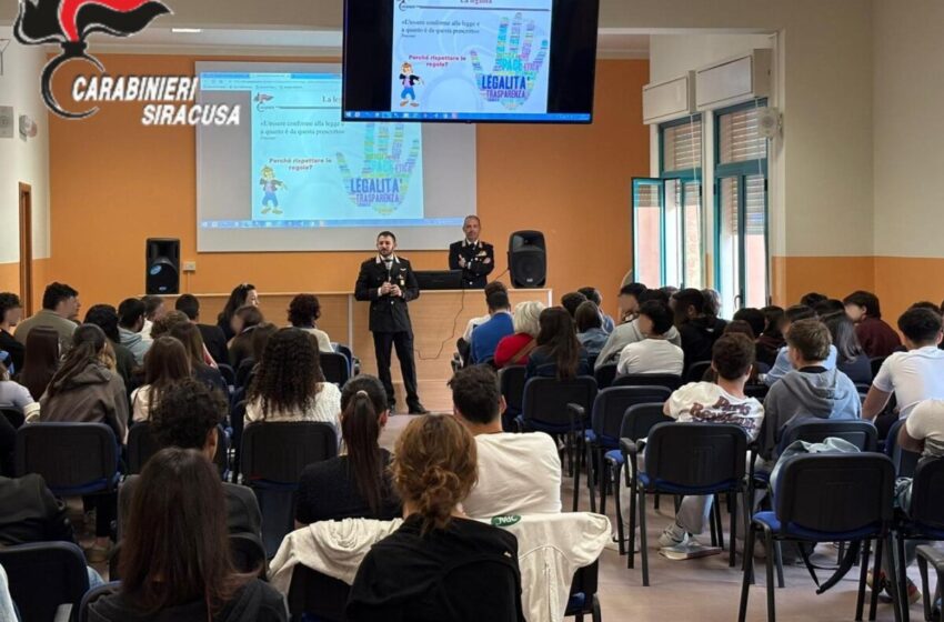  I Carabinieri incontrano gli studenti a Palazzolo Acreide e Buccheri