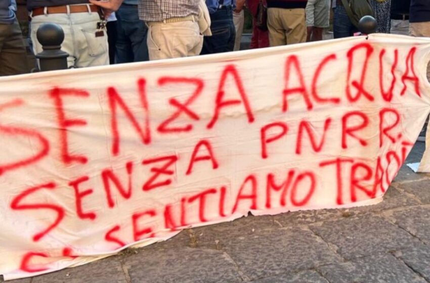  Crisi idrica a Siracusa, sit-in Prefettura: “Urge tavolo tecnico”