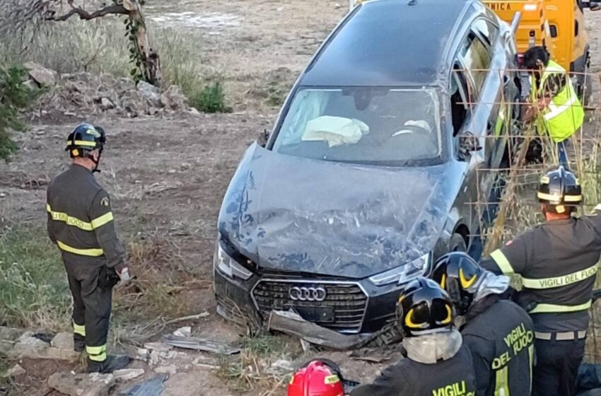  Incidente autonomo nel primo mattino, auto finisce fuori strada all’ingresso sud di Siracusa
