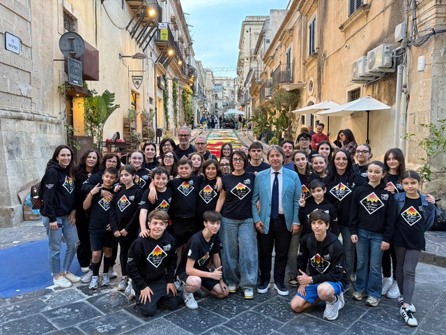  Infiorata di Noto, premiati gli studenti di “ScuoleInfiore”