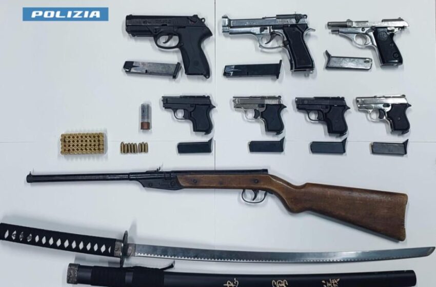  Sei pistole modificate in un borsone in auto ed un’altra in casa, arrestato 20enne siracusano