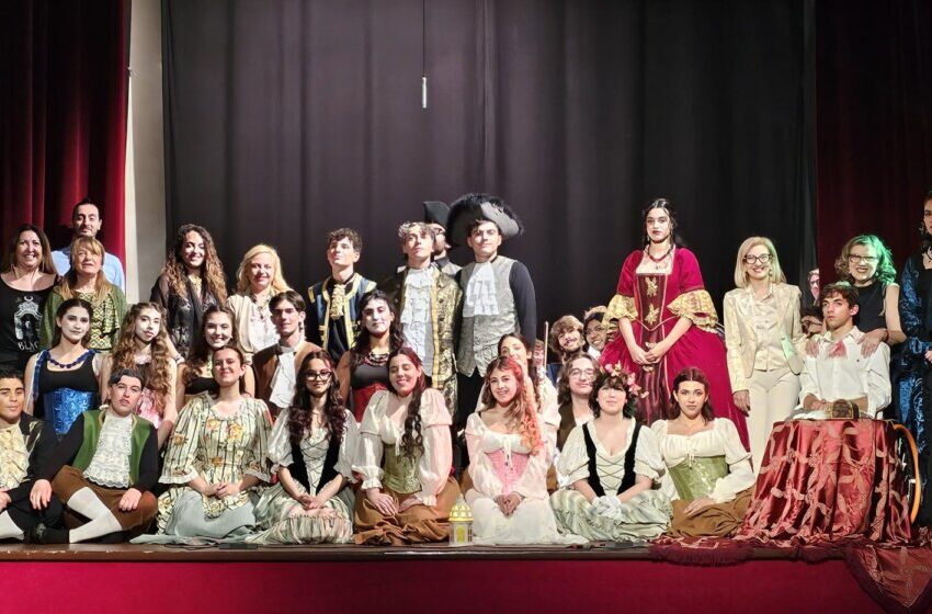  Gli studenti del liceo Gargallo applauditi ad Avola con “Arie ribelli, cuori coraggiosi”