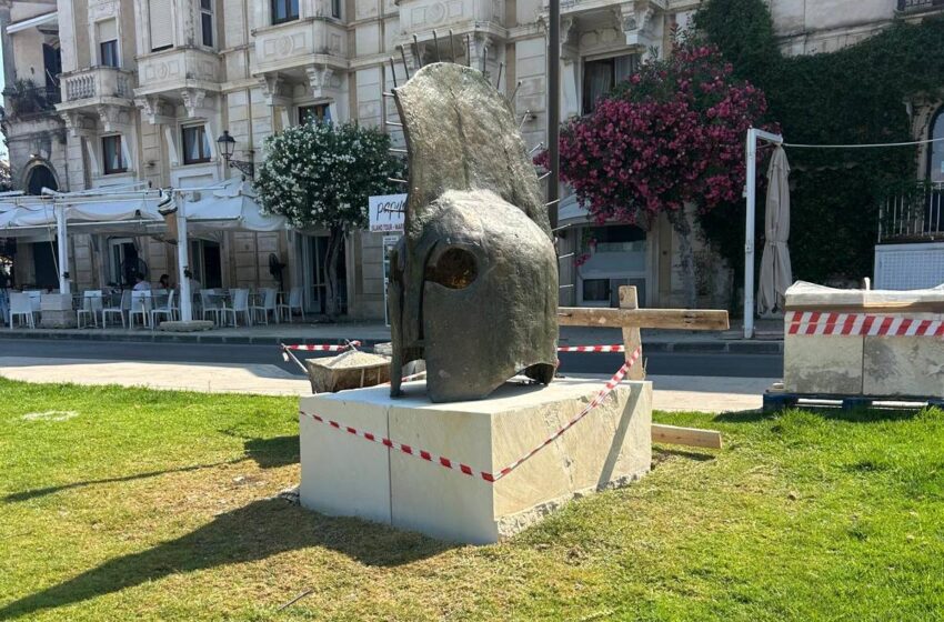  “L’elmo di Archia”, nuova installazione artistica permanente accanto alla Porta Marina