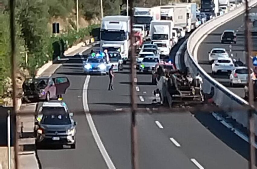  Incidente in autostrada, due mezzi coinvolti. Tre feriti condotti in ospedale a Siracusa