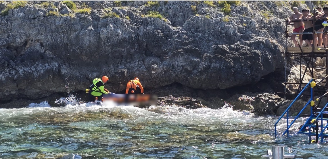 Siracusa. Tragedia al solarium Due Frati: uomo trovato morto sugli ...