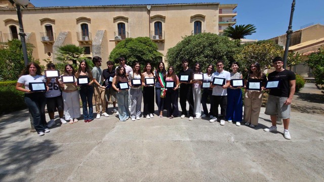  Avola premia i suoi centisti, riconoscimento del Comune ai diplomati meritevoli