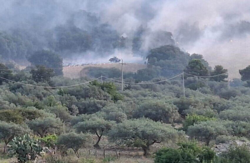  Incendi senza tregua: brucia la zona nord della provincia, fiamme a Buccheri e tra Canicattini e Floridia