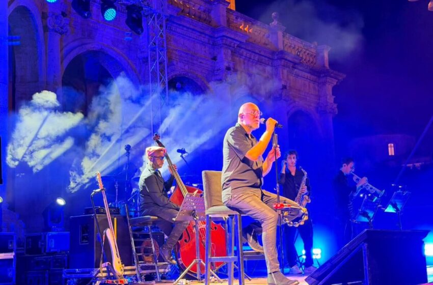  Mario Biondi, che incanto a Noto il concerto ai piedi della Cattedrale