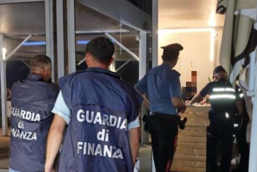  Mancata tracciabilità degli alimenti e lavoro nero in un lido a Mascali