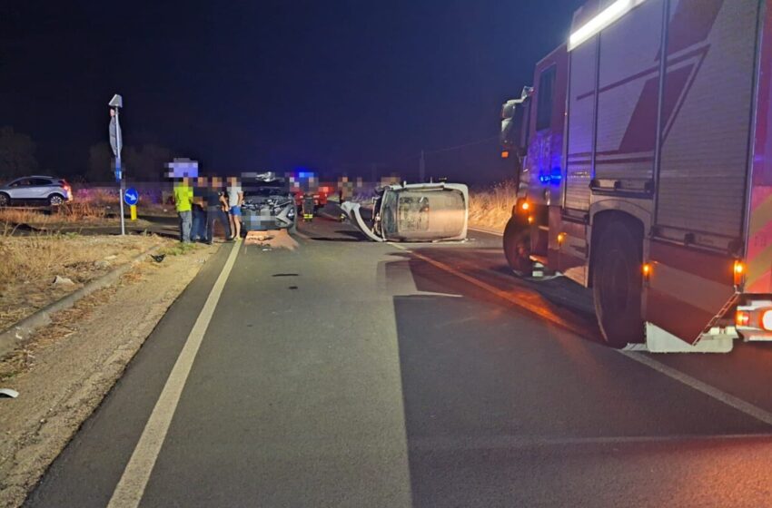  Incidente stradale lungo via Elorina, soccorsa ragazza incastrata tra le lamiere