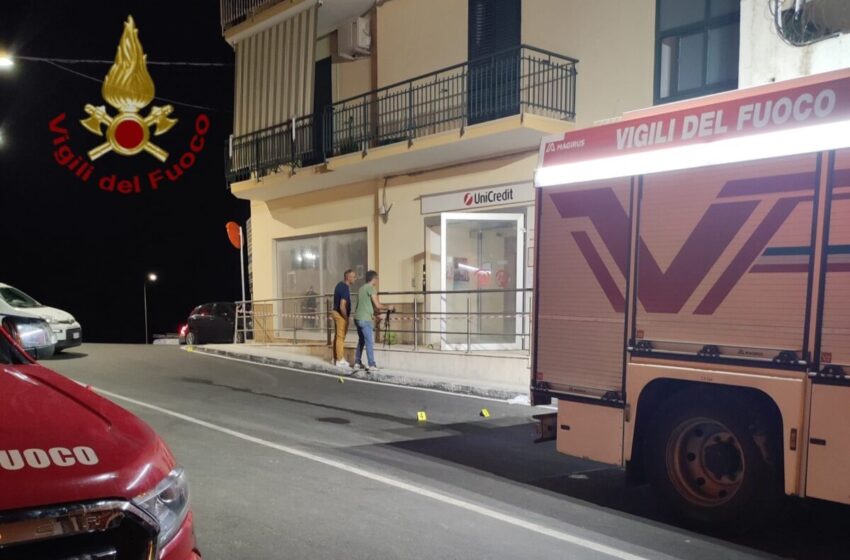  Assalto al bancomat di Priolo, esplosivo e liquido infiammabile: evacuate quattro famiglie
