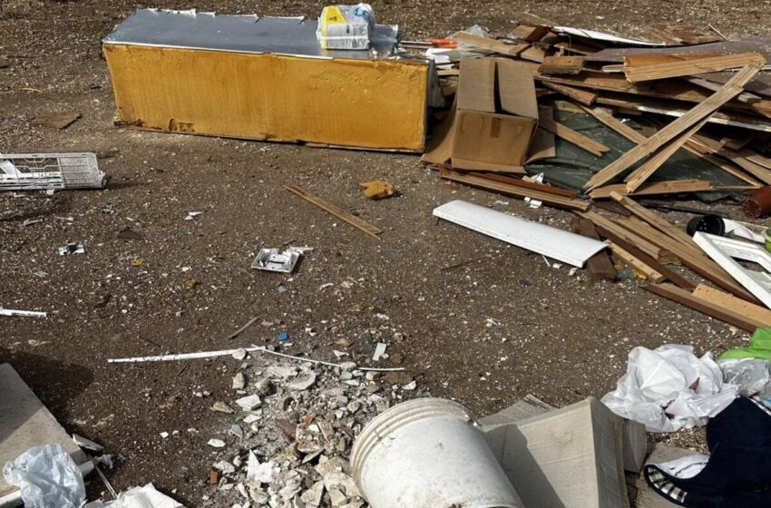  Rifiuti abbandonati in strada, otto trasgressori individuati. Denuncia penale per un uomo a Stentinello