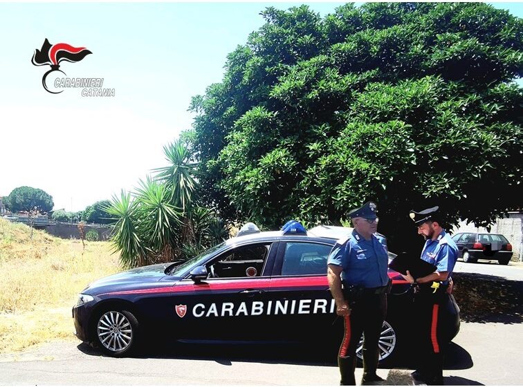  Santa Maria di Licodia (CT), 21enne non si ferma all’alt dei Carabinieri. Inseguito e bloccato