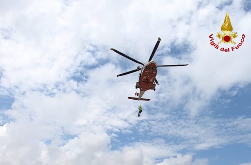  Cade e si infortuna, giovane escursionista soccorso in elicottero a Cavagrande