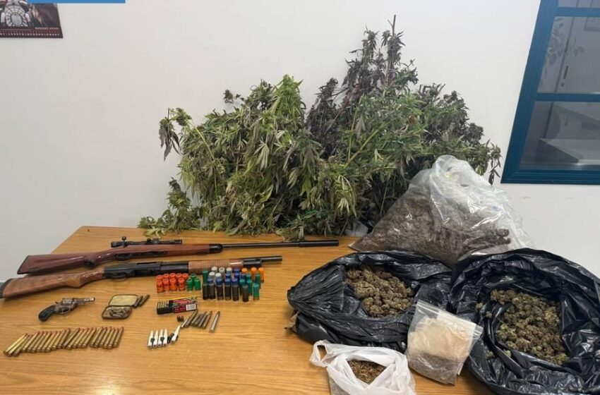  Noto, arrestato un 48enne francese: in casa marijuana, piante di canapa e tre armi