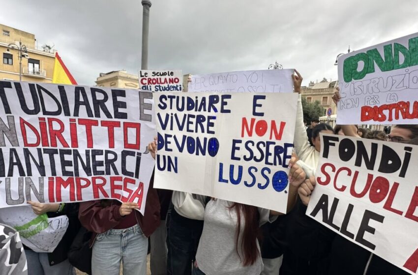  Studenti, protesta ad Avola: “No alla violenza, ma servono risposte per la scuola”