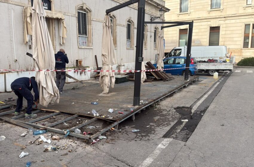  Dehors abusivo di via Nazario Sauro: il Comune avvia la demolizione