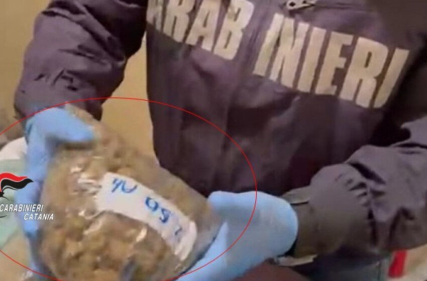  Catania, quasi 1,5 kg di droga tra la casa catanese e quella estiva, arrestato 26enne