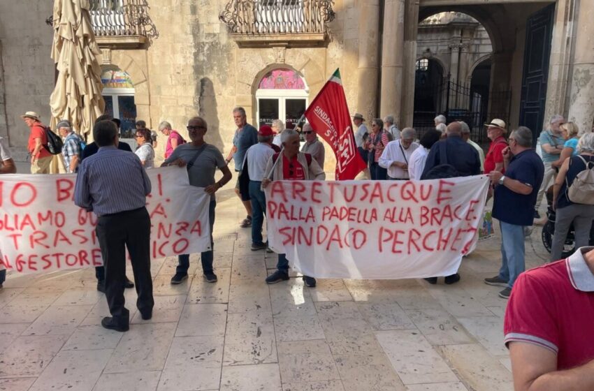  Acqua, sit-in davanti a palazzo Vermexio: “Ma il sindaco si sottrae al confronto”